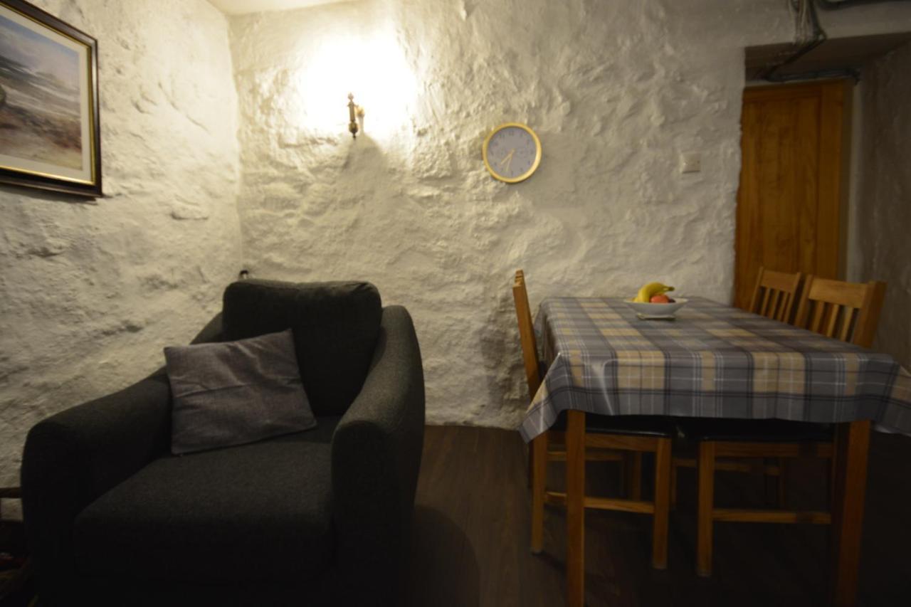 Seal Cottage Portnahaven Bagian luar foto